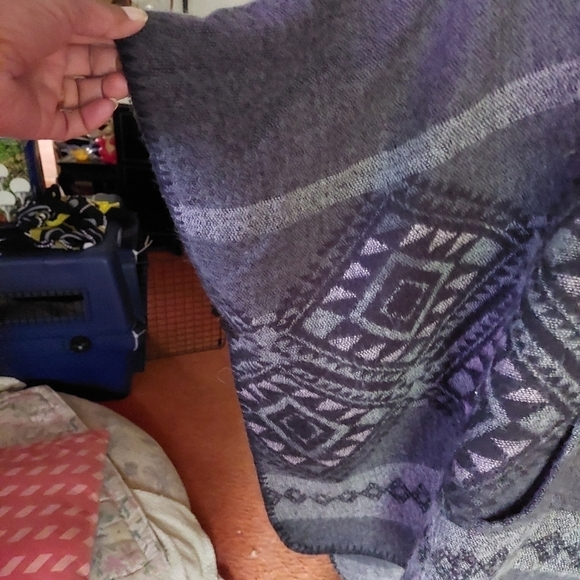 Steve Madden OSFM Long Neck Poncho-Type Sweater Cover-up - Picture 3 of 15